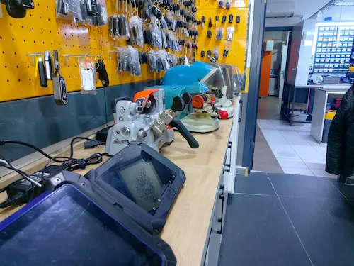 Erdemli Oto Anahtarcı - Anahtar çıkarma, programlama ve yedekleme hizmetleri